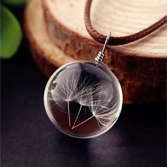 Make a wish dandelion seed in resin necklace - Picture 2 of 3